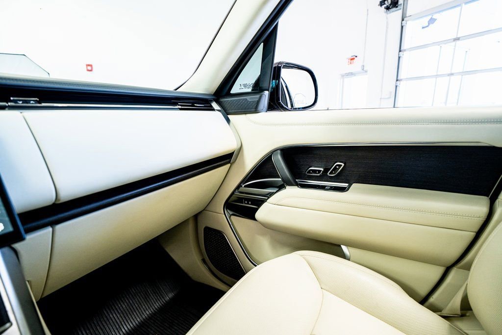 Used 2024 Land Rover Range Rover Autobiography image 49
