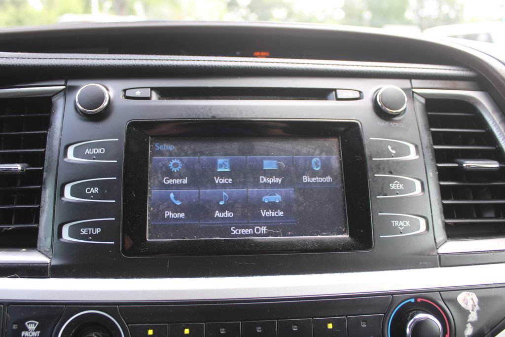 Used 2019 Toyota Highlander LE FWD image 36