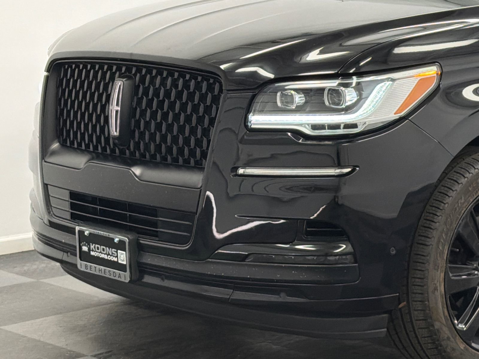 Used 2023 Lincoln Navigator Black Label image 2