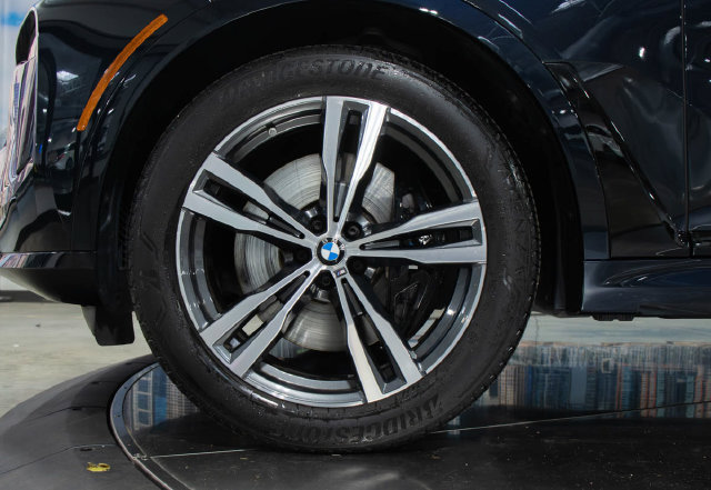 Used 2026 BMW X7 xDrive40i AWD/4WD image 7