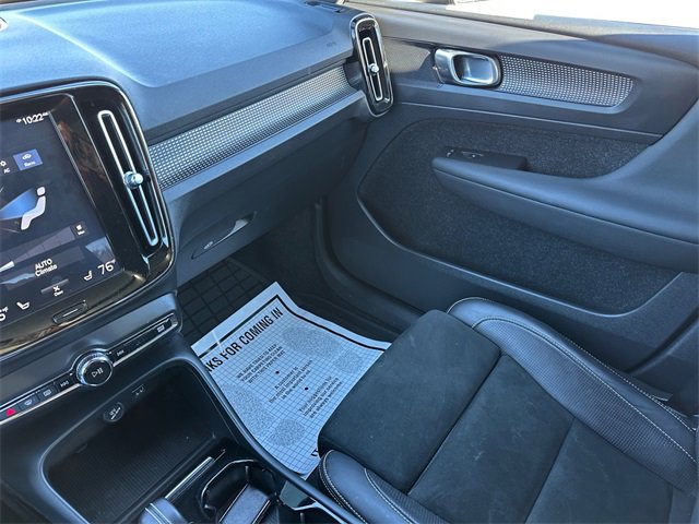 Used 2021 Volvo XC40 T5 R-Design w/ Climate Package image 29