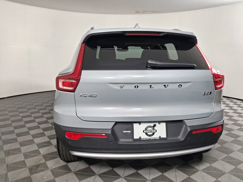 Used 2025 Volvo XC40 B5 Core AWD/4WD image 11