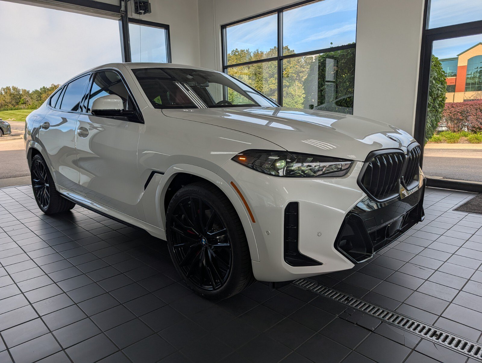 New 2027 BMW X6 xDrive40i w/ Climate Comfort Package AWD/4WD image 1