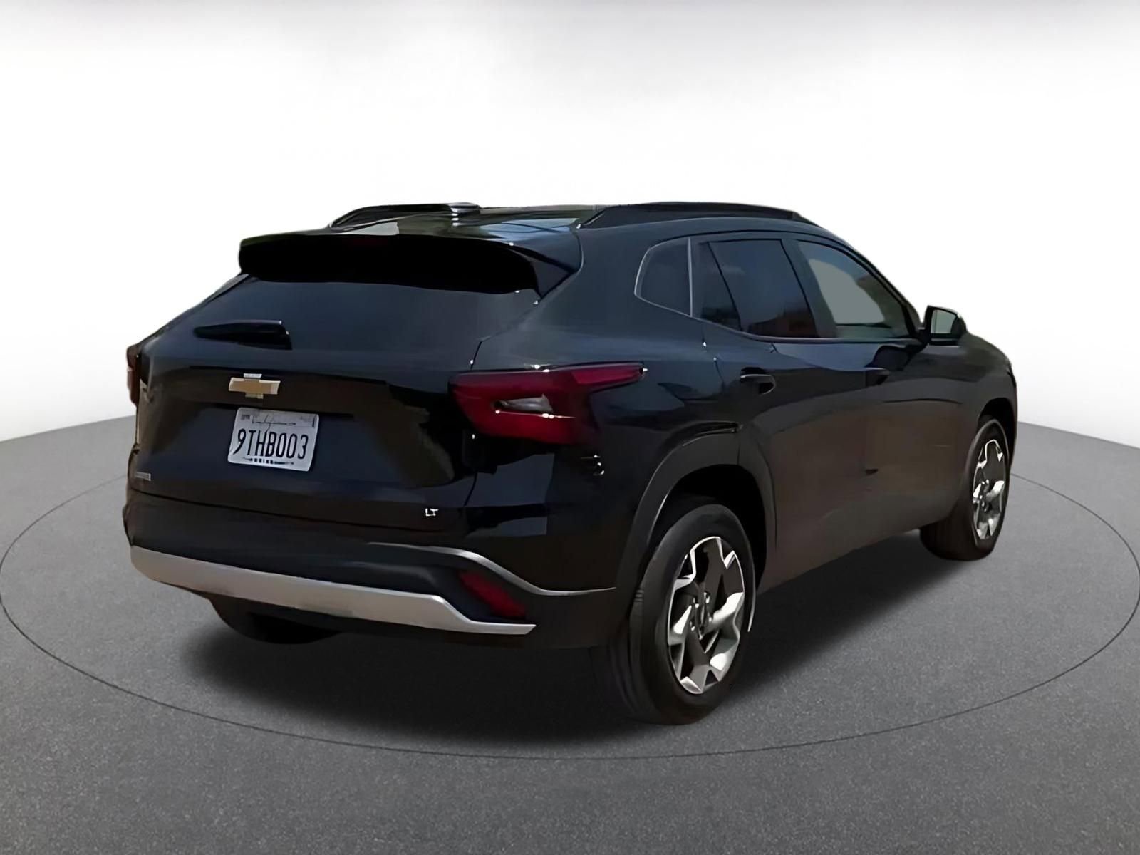 Used 2025 Chevrolet Trax LT FWD image 14