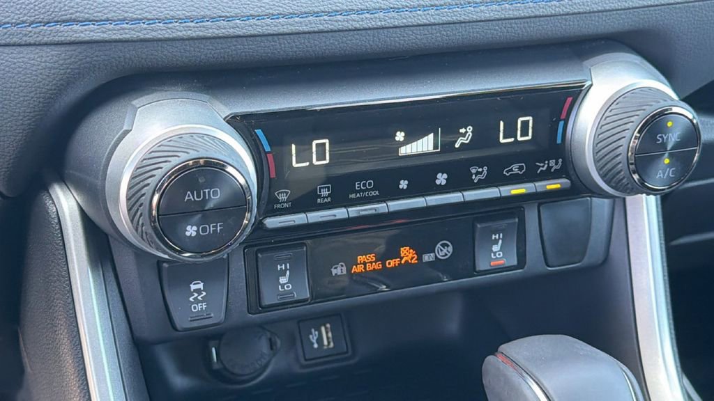 Used 2024 Toyota RAV4 SE w/ Weather Package image 14