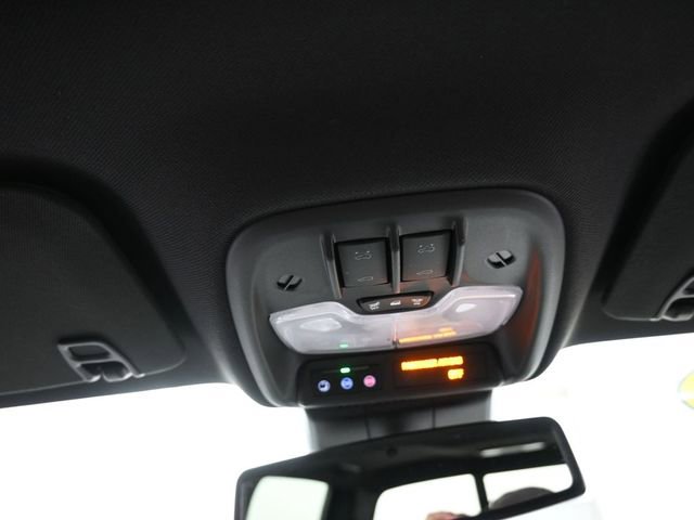 Used 2024 GMC Canyon Denali image 12