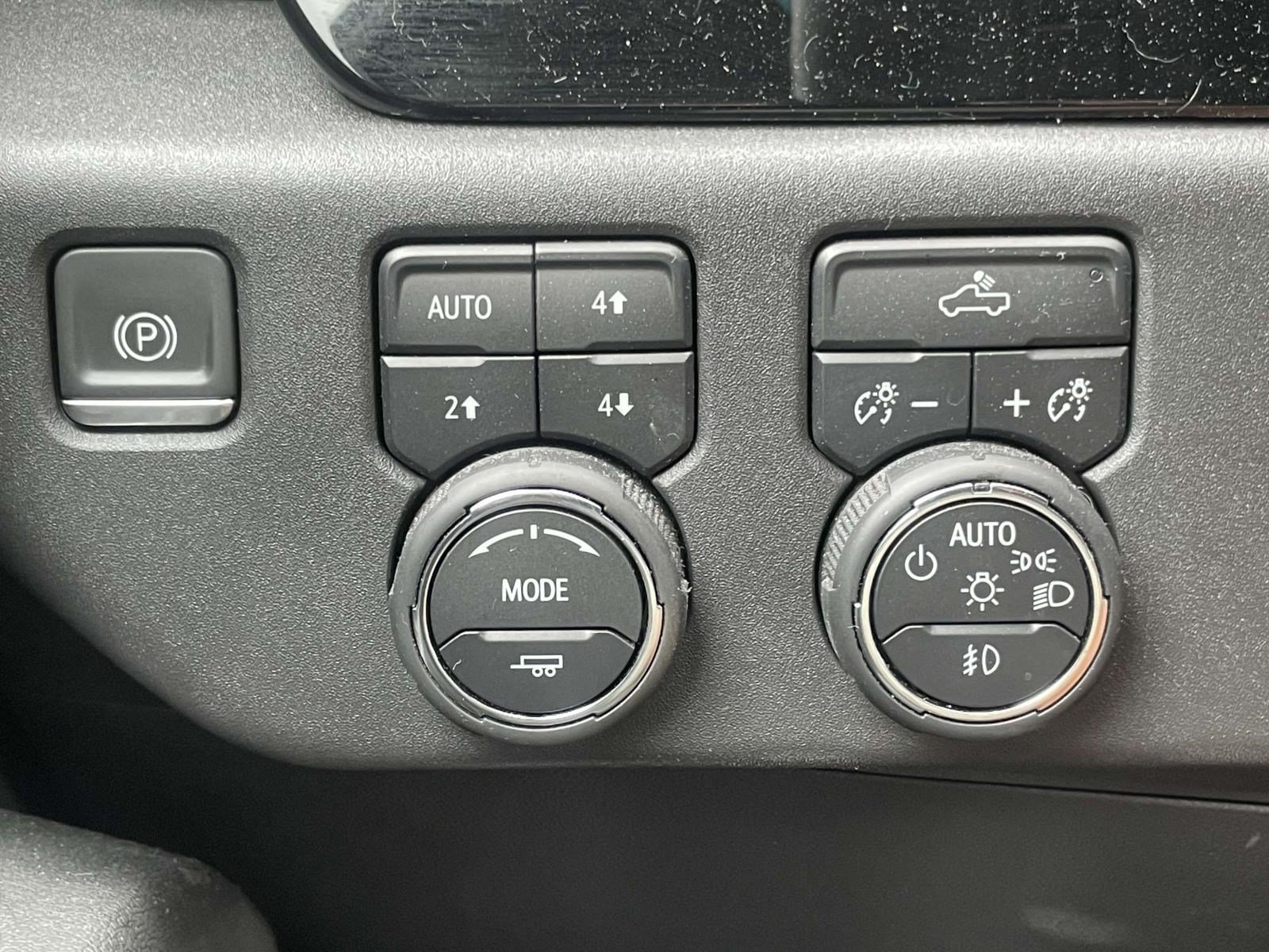 Used 2023 Chevrolet Silverado 1500 LT Trail Boss w/ LPO, Dark Essentials Package AWD/4WD image 18