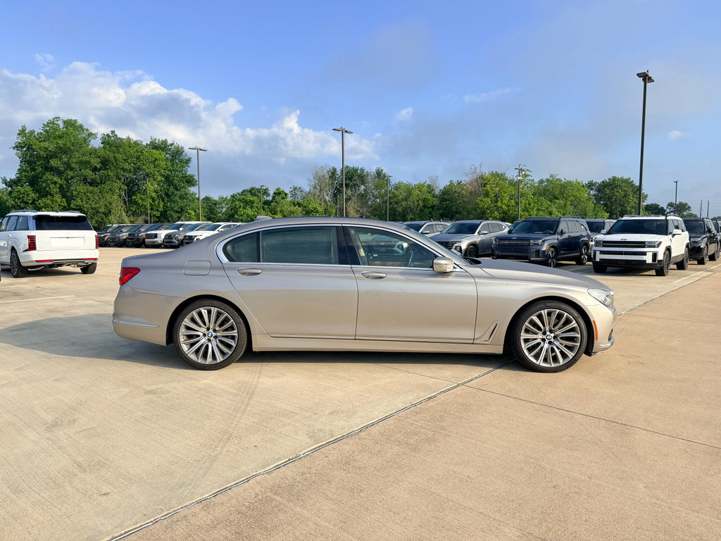 Used 2018 BMW 750i RWD image 3