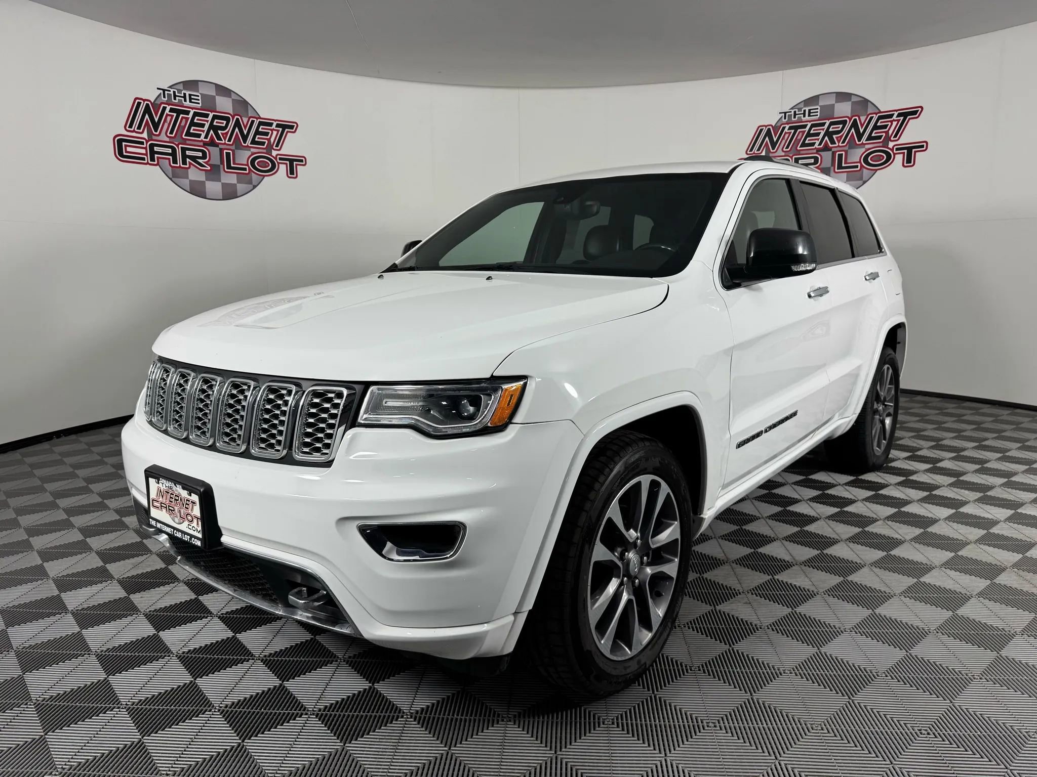Used 2018 Jeep Grand Cherokee Overland image 3