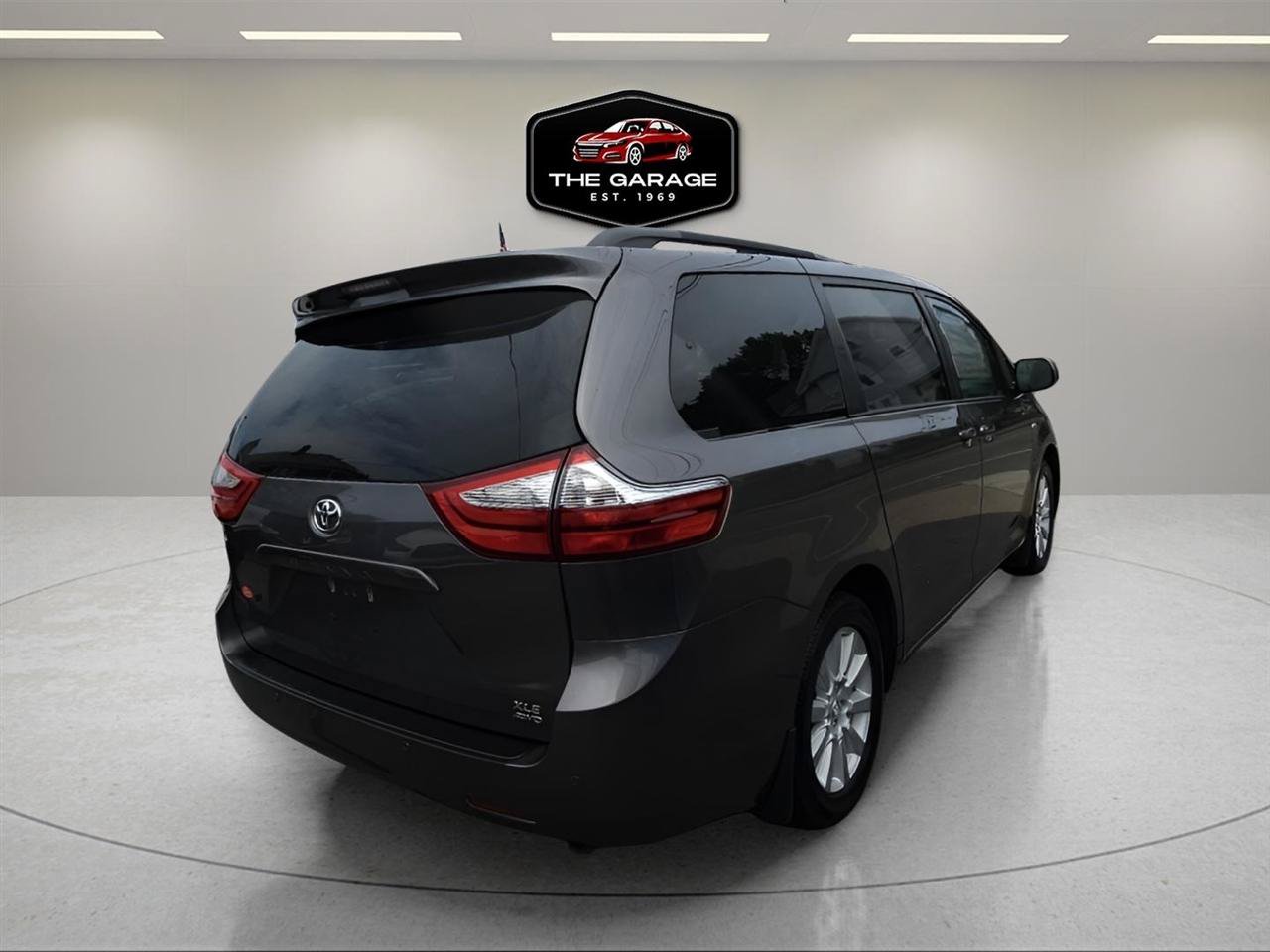 Used 2017 Toyota Sienna XLE w/ XLE Navigation Package AWD/4WD image 5