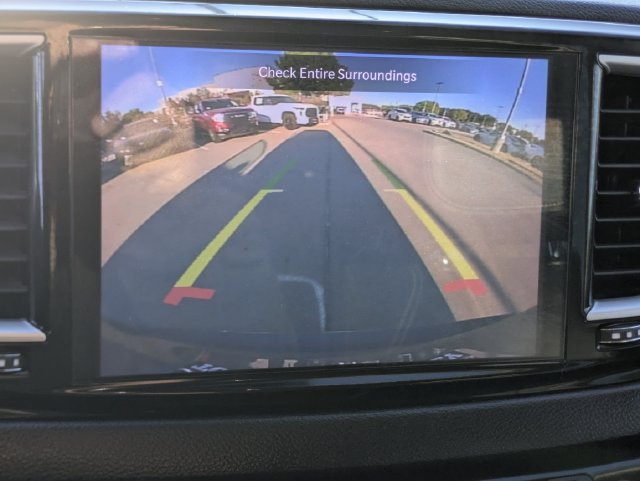 Used 2022 Chrysler Pacifica Touring-L FWD image 17