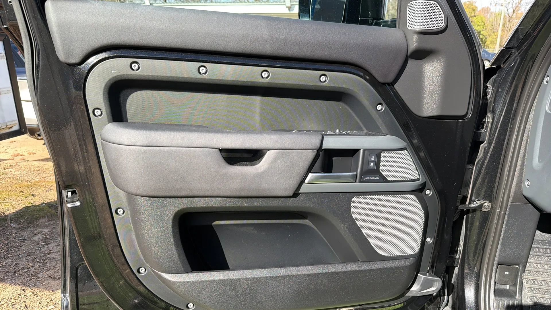 Used 2024 Land Rover Defender 130 X-Dynamic SE image 29