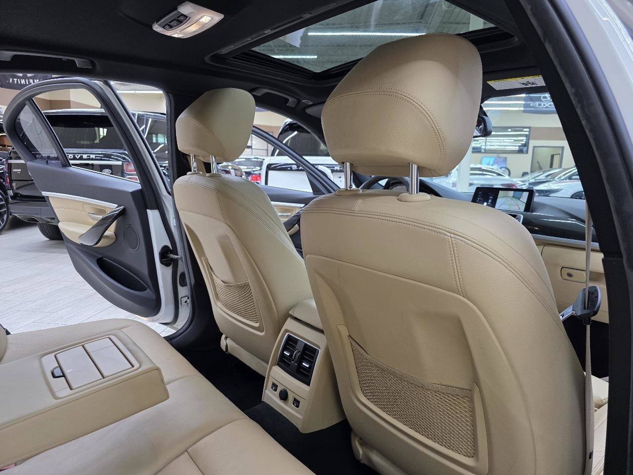 Used 2017 BMW 330i xDrive Sedan AWD/4WD image 23