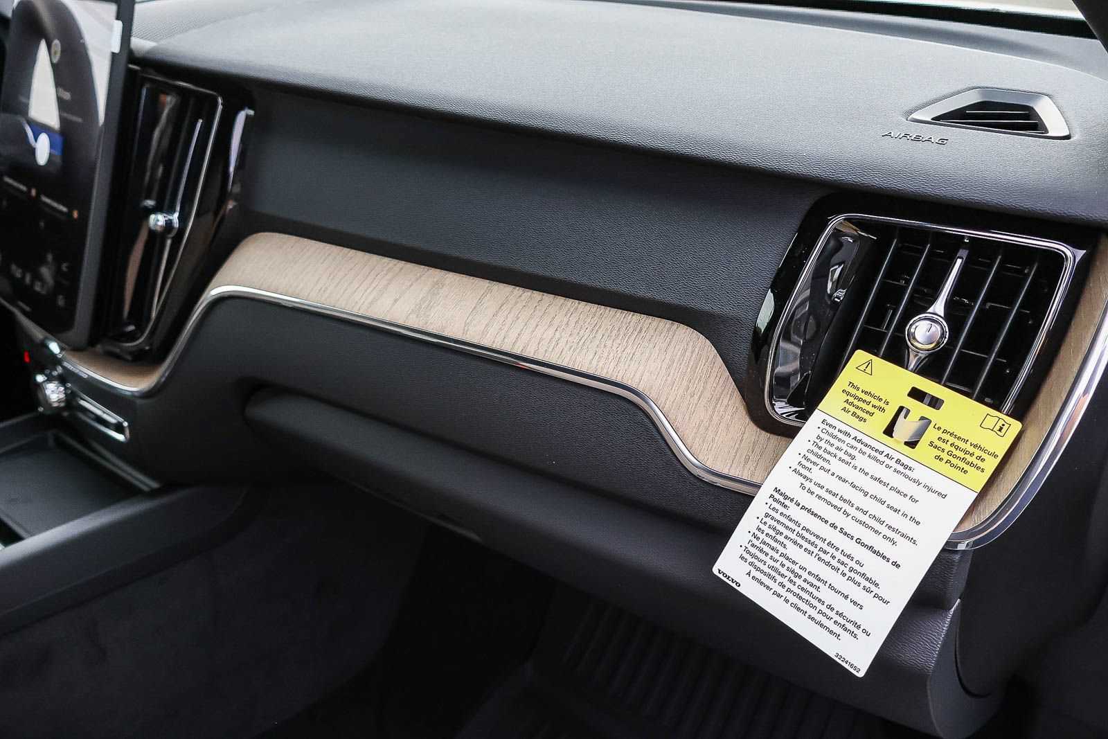 New 2027 Volvo XC60 B5 Plus AWD/4WD image 17