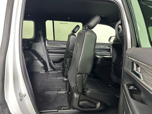 Used 2022 Jeep Wagoneer Series III w/ Flexible Seating Group image 27