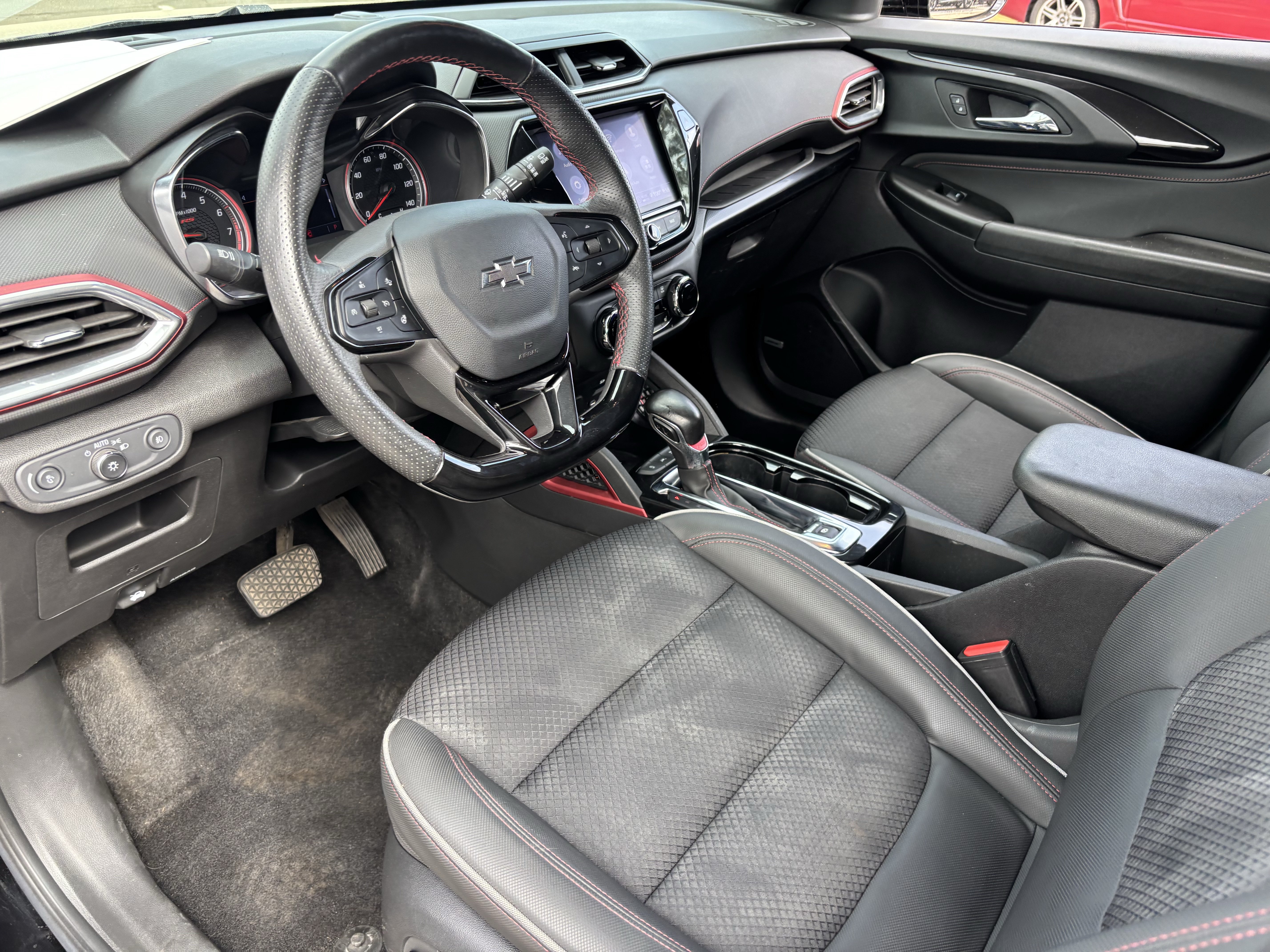Used 2022 Chevrolet TrailBlazer RS w/ Technology Package FWD image 17