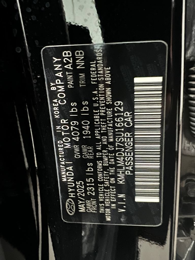 Used 2025 Hyundai Elantra SEL FWD image 32