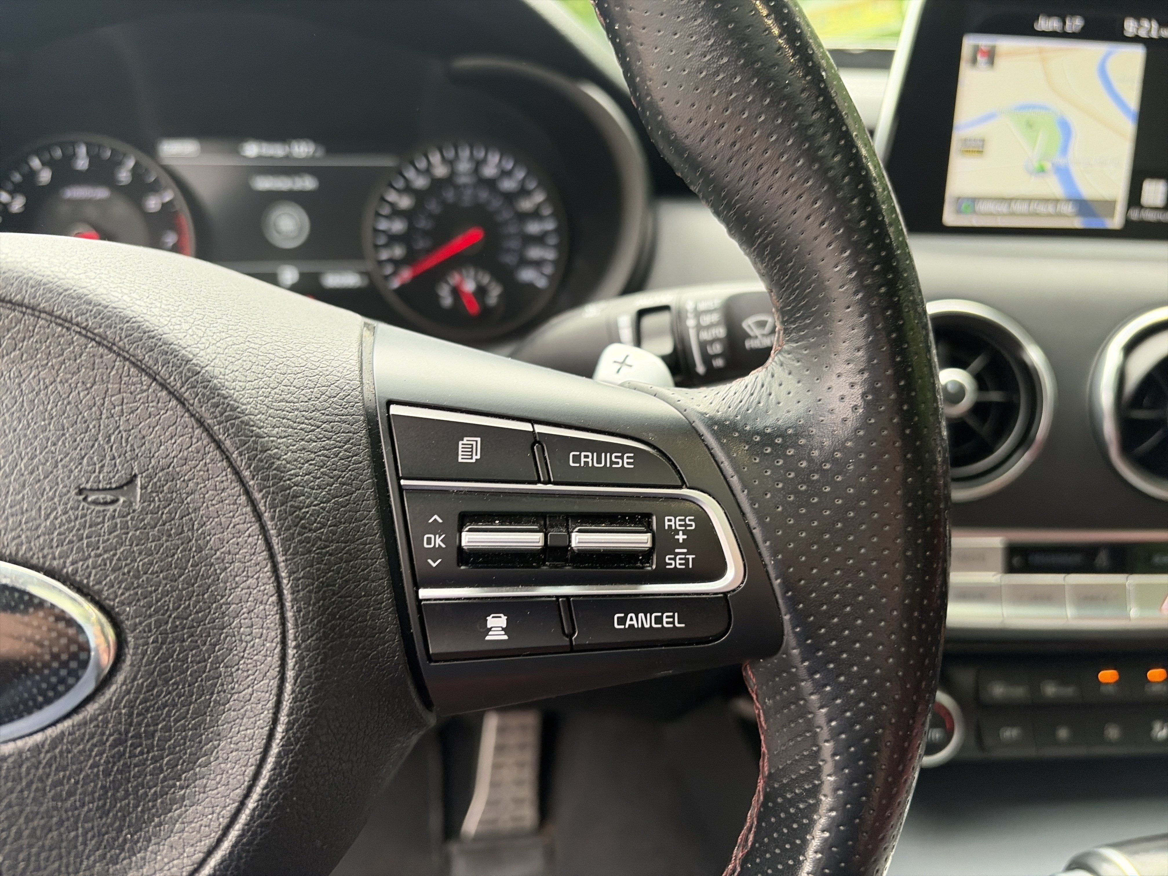 Used 2019 Kia Stinger GT1 AWD/4WD image 30