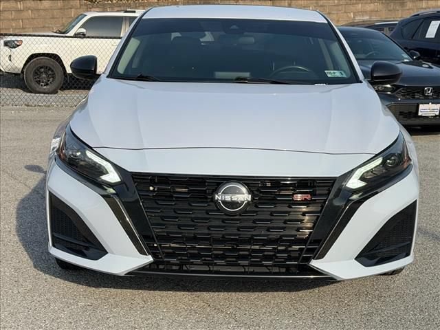 Used 2023 Nissan Altima 2.5 SR AWD/4WD image 16