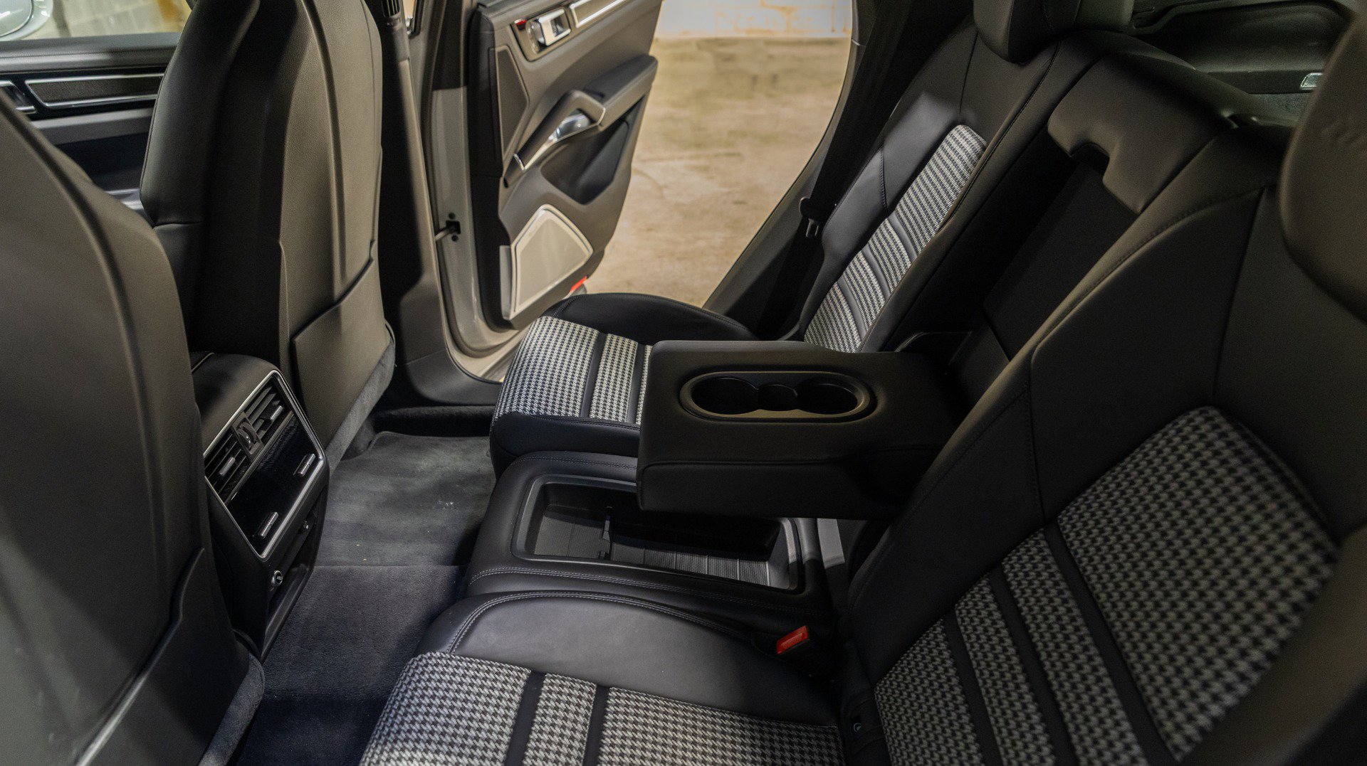 Used 2021 Porsche Cayenne Turbo S image 51