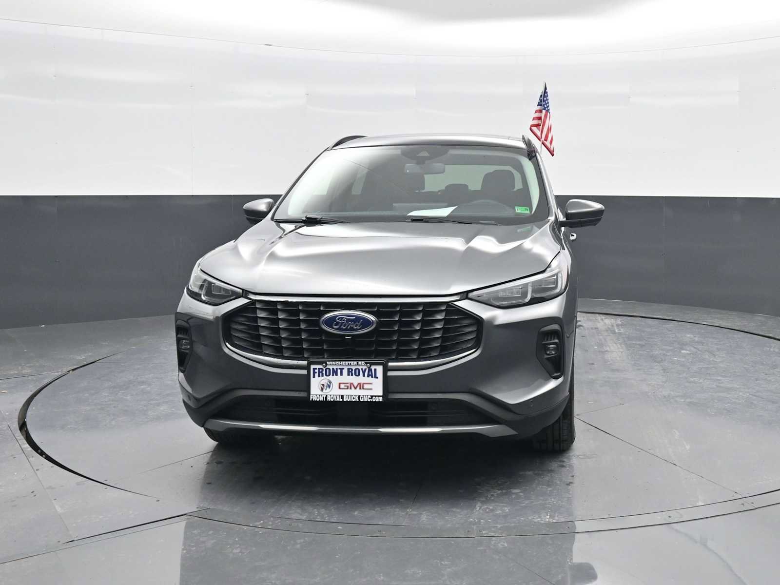 Used 2025 Ford Escape SE w/ PHEV Premium Package image 3