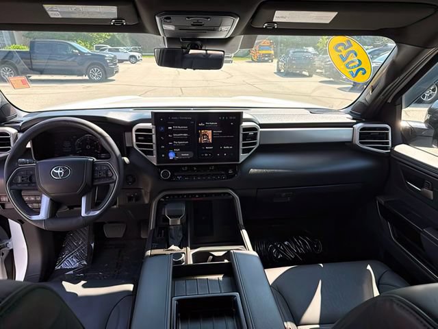 Used 2025 Toyota Tundra Limited AWD/4WD image 25