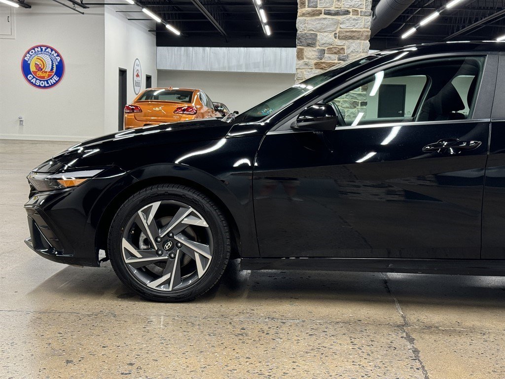 Used 2024 Hyundai Elantra SEL w/ Convenience Package FWD image 5