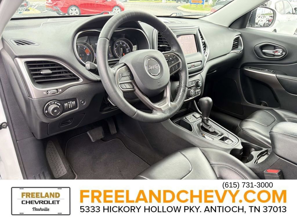 Used 2019 Jeep Cherokee Latitude Plus w/ Comfort/Convenience Group FWD image 25