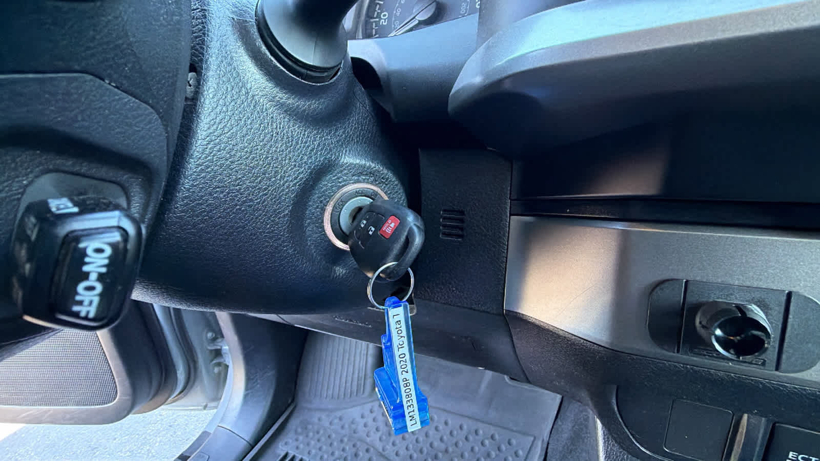 Used 2020 Toyota Tacoma SR5 RWD image 17