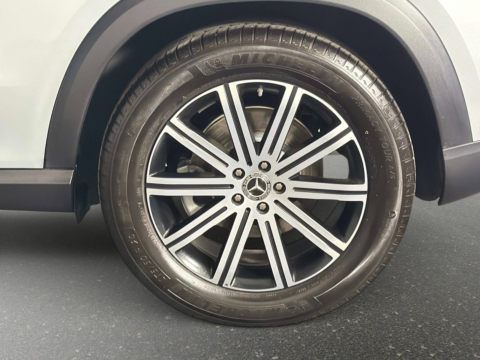 Used 2025 Mercedes-Benz GLE 450 4MATIC w/ Winter Package image 14