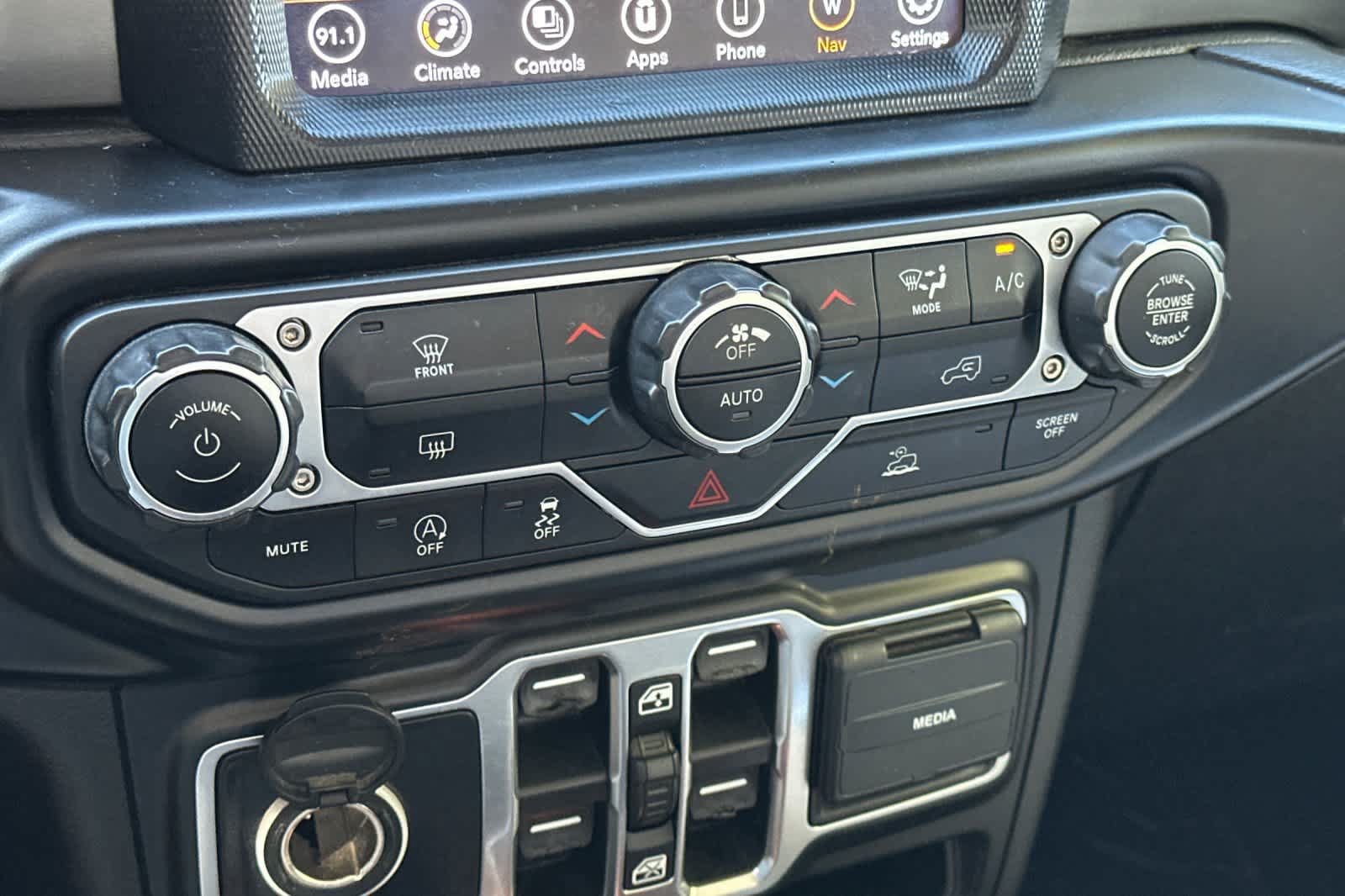 Used 2020 Jeep Gladiator Overland AWD/4WD image 21