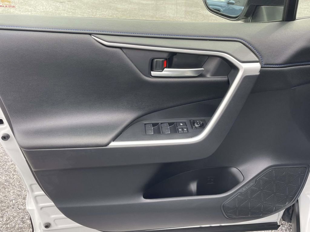 Used 2025 Toyota RAV4 XSE image 16
