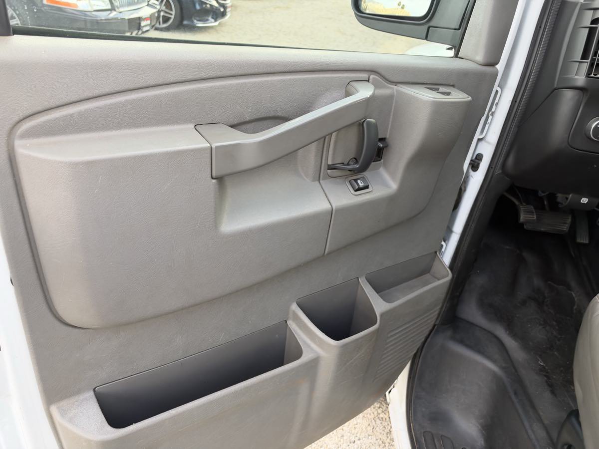 Used 2017 Chevrolet Express 2500 RWD image 8