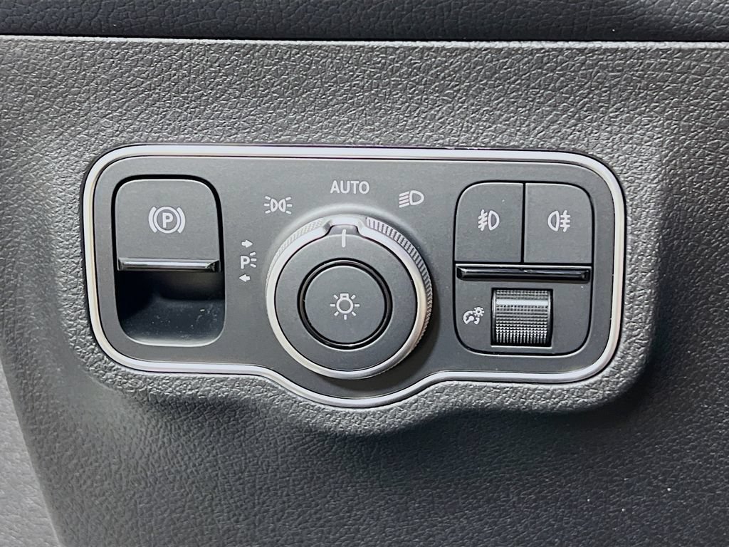 New 2026 Mercedes-Benz GLB 250 4MATIC image 11