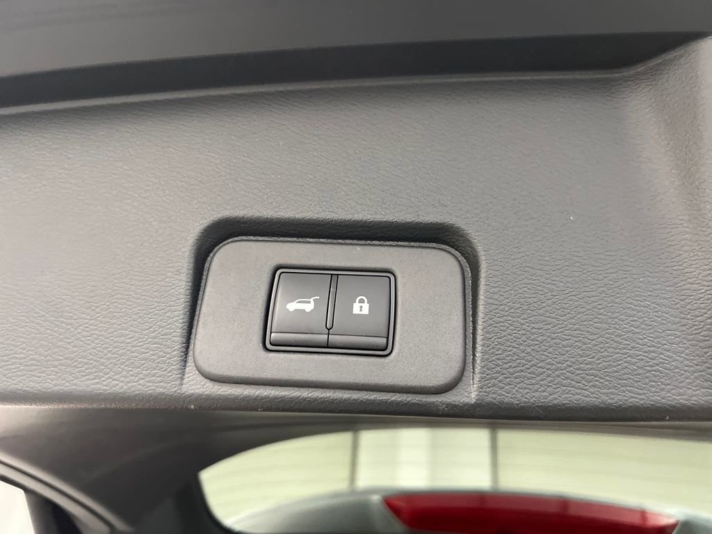 Used 2025 Nissan Rogue SL image 34