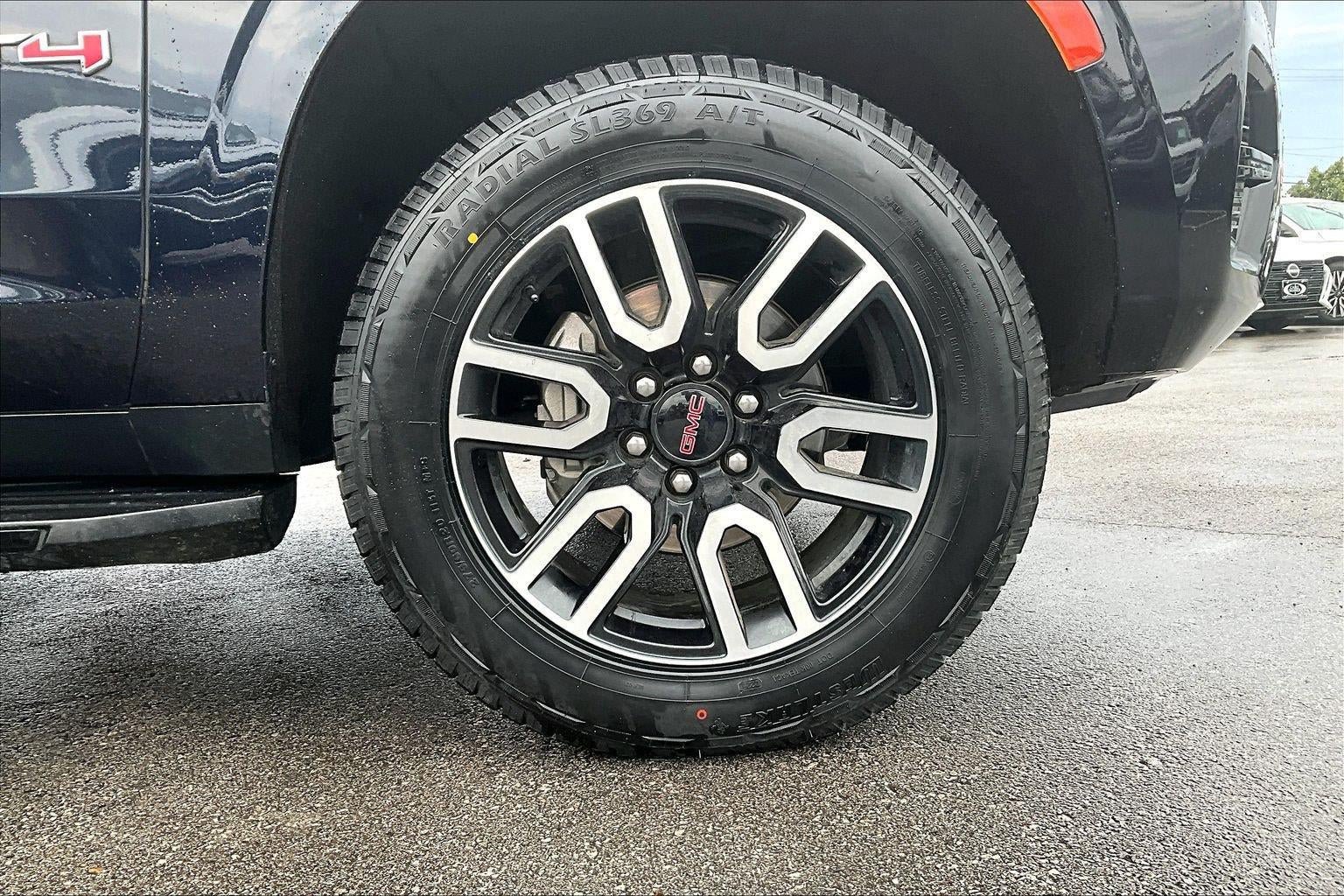 Used 2024 GMC Yukon AT4 AWD/4WD image 9