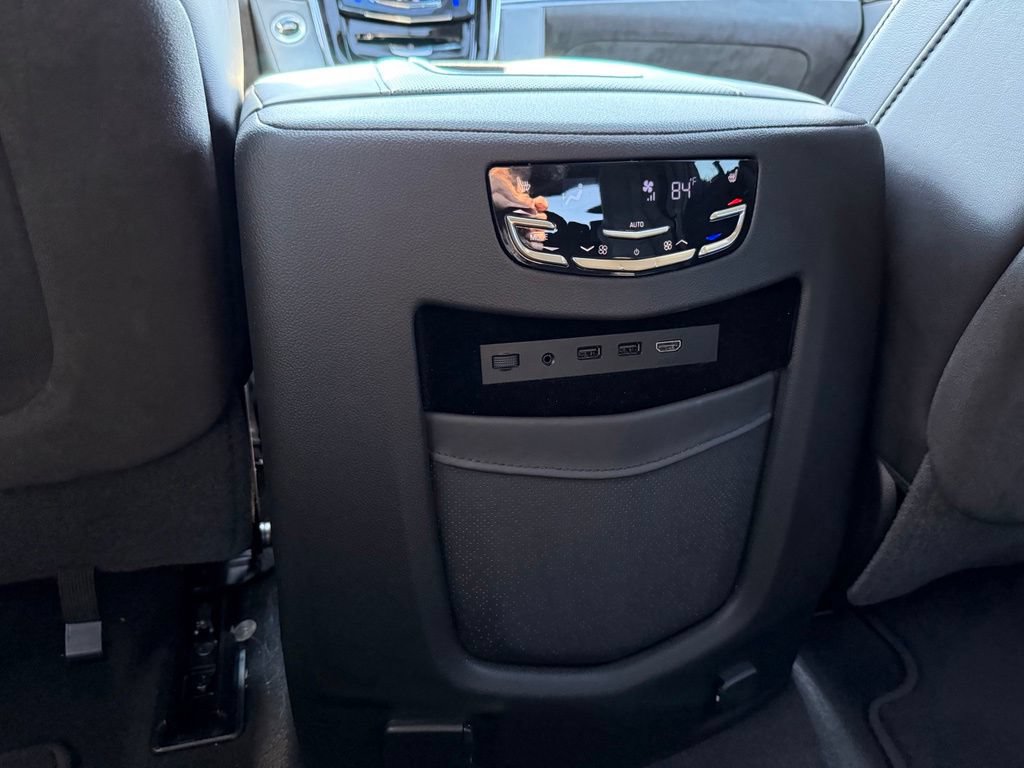 Used 2019 Cadillac Escalade Platinum AWD/4WD image 28
