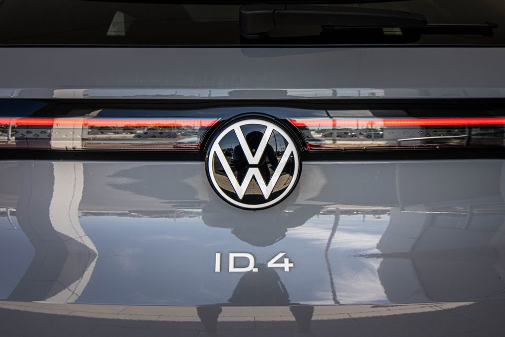Certified 2022 Volkswagen ID.4 Pro S w/ Gradient Package image 15