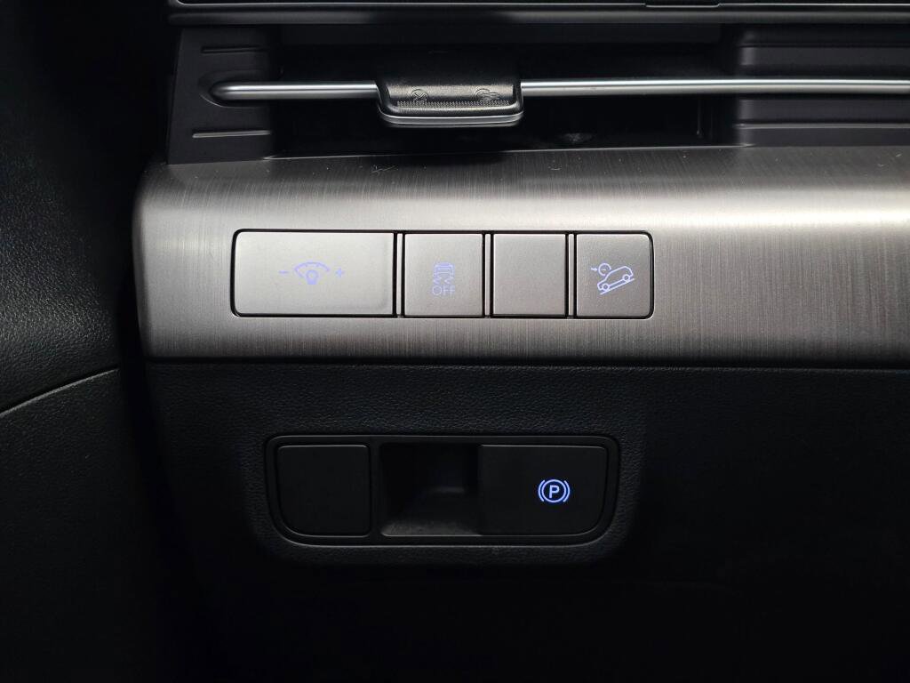 Used 2024 Hyundai Kona SEL image 25