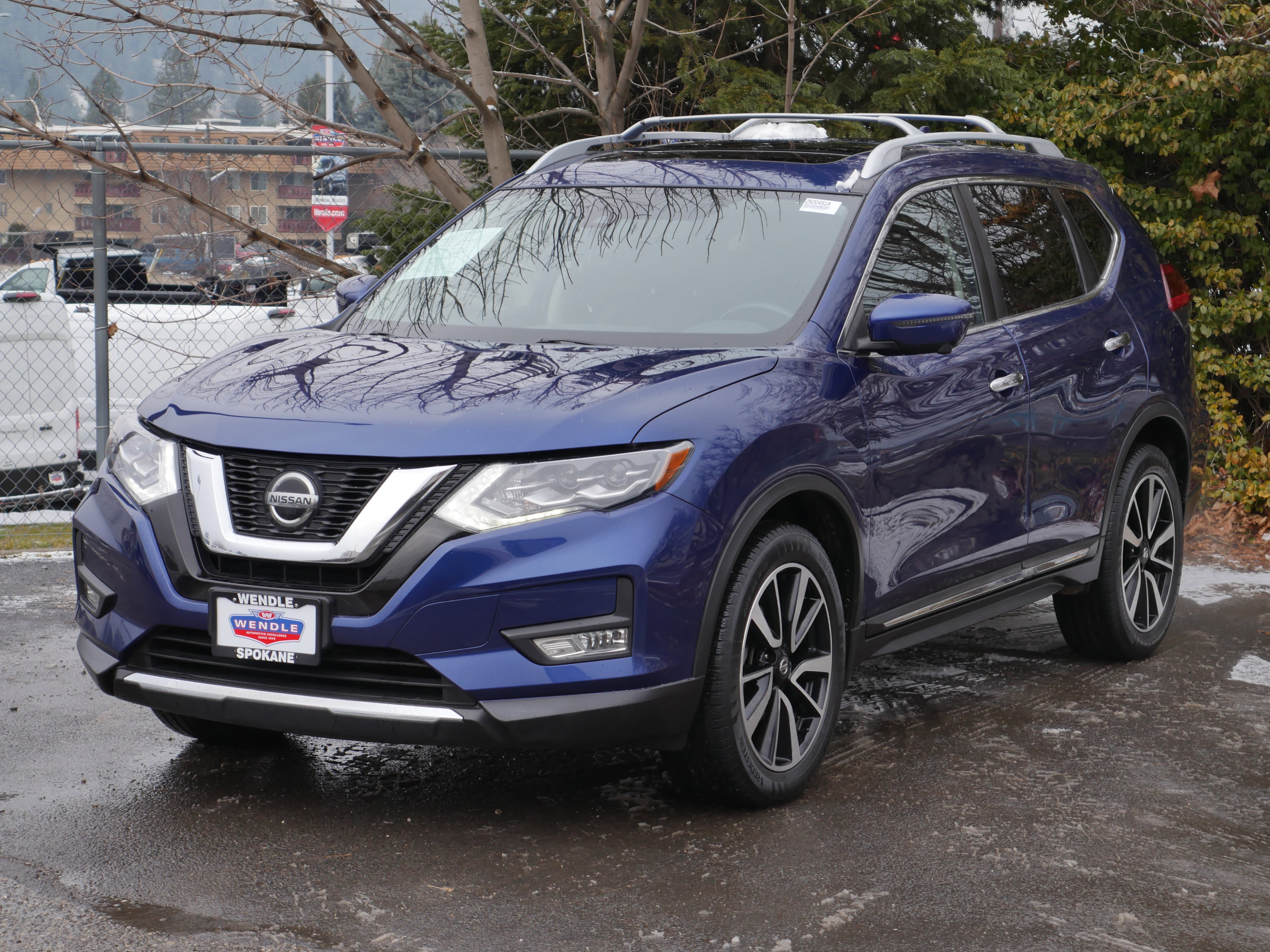 Used 2018 Nissan Rogue SL w/ Premium Package image 2