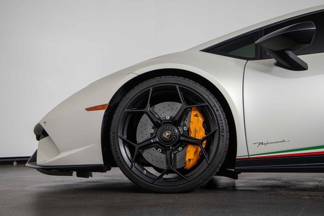Used 2018 Lamborghini Huracan Performante image 13