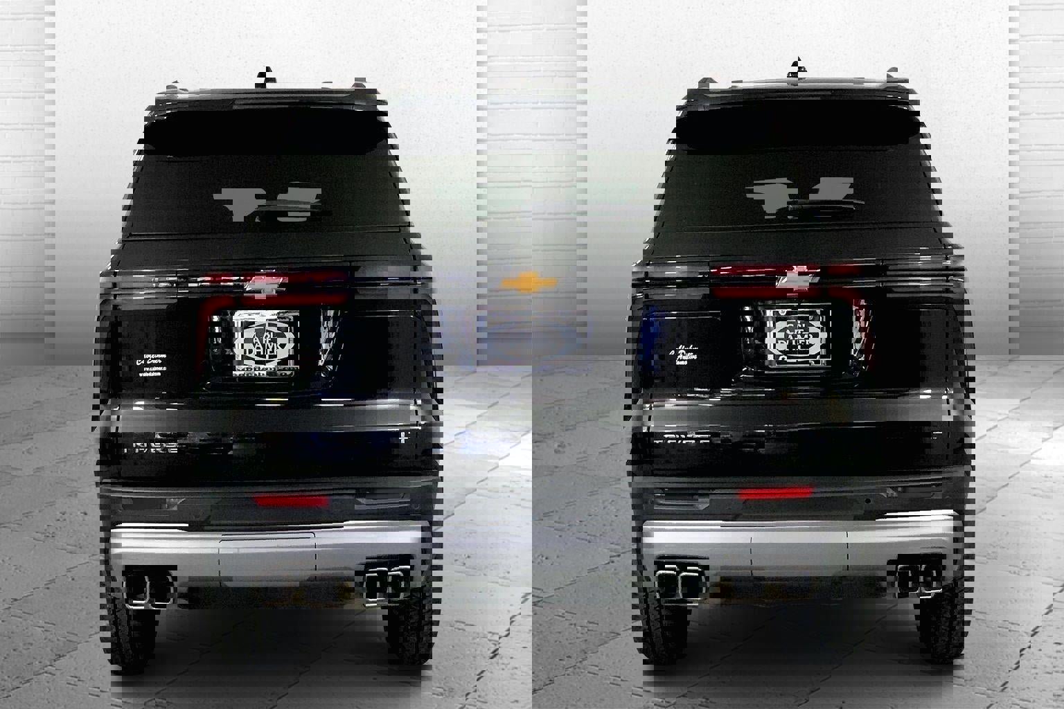 Used 2024 Chevrolet Traverse LT image 3