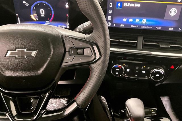 Used 2025 Chevrolet Trax RS image 12