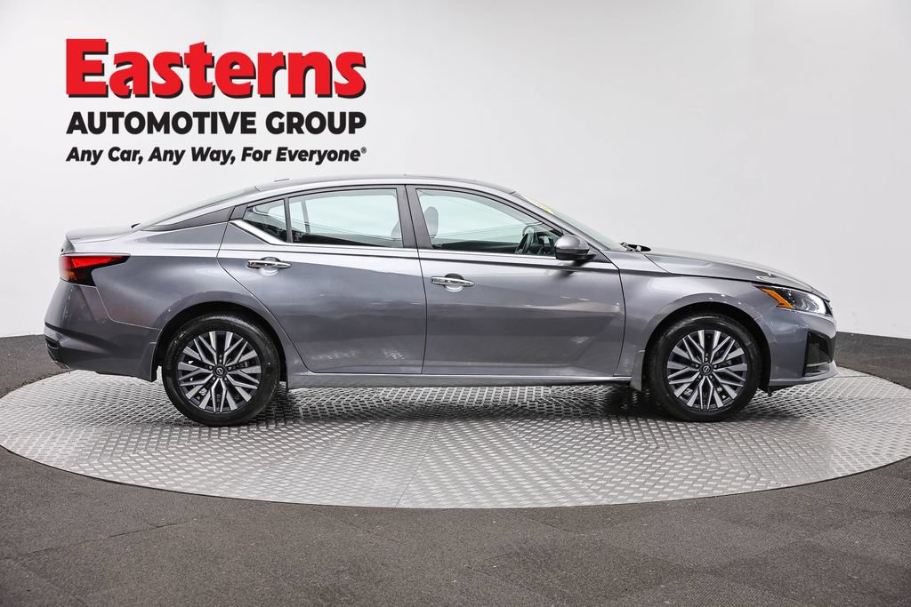 Used 2023 Nissan Altima 2.5 SV w/ SV Premium Package AWD/4WD image 4