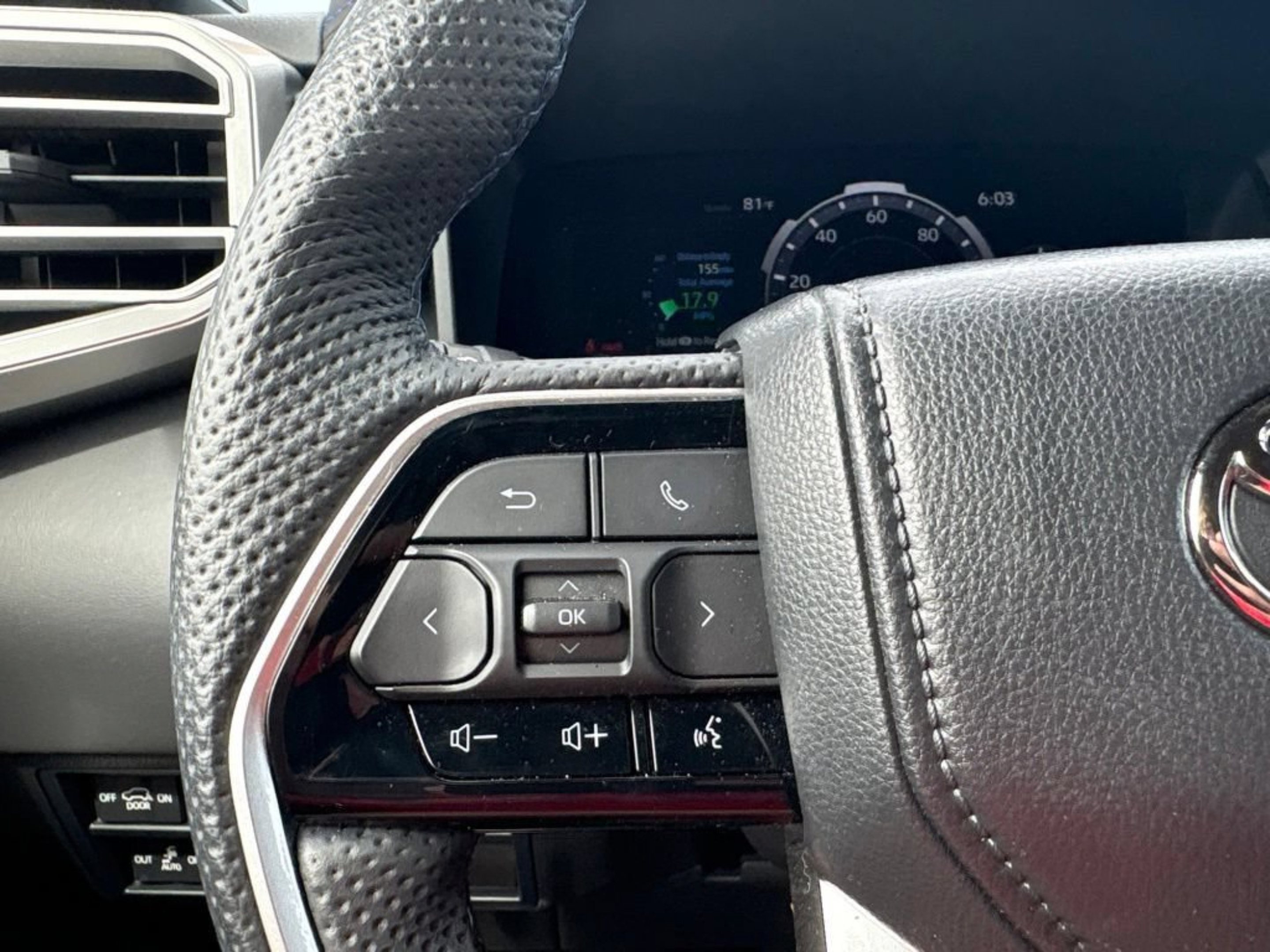 Certified 2025 Toyota Sequoia Platinum AWD/4WD image 9