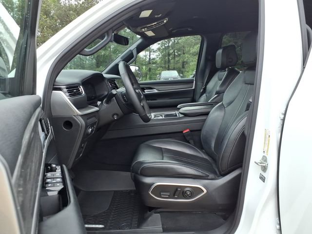 Used 2024 Jeep Wagoneer Series III AWD/4WD image 15