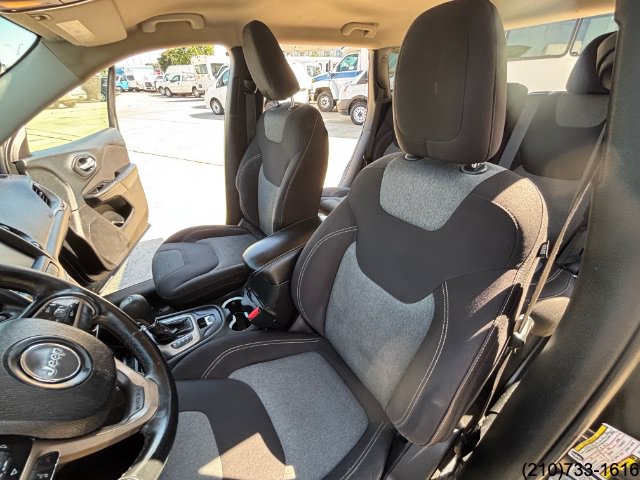 Used 2014 Jeep Cherokee Latitude FWD image 22