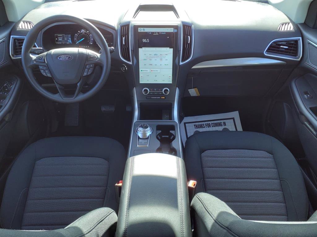 Certified 2024 Ford Edge SE w/ Black Appearance Package image 9