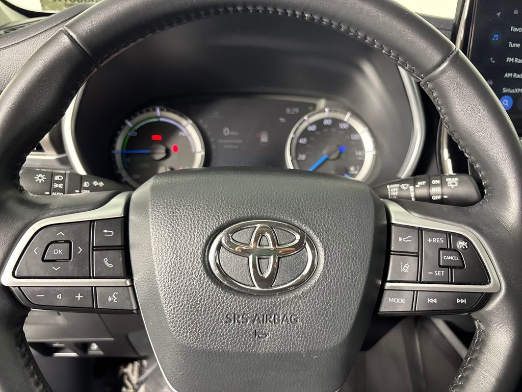 Certified 2024 Toyota Highlander XLE FWD image 14