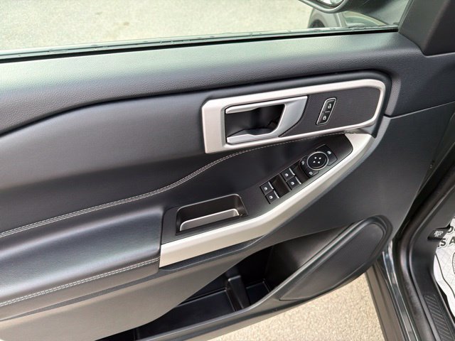 Used 2023 Ford Explorer XLT AWD/4WD image 16